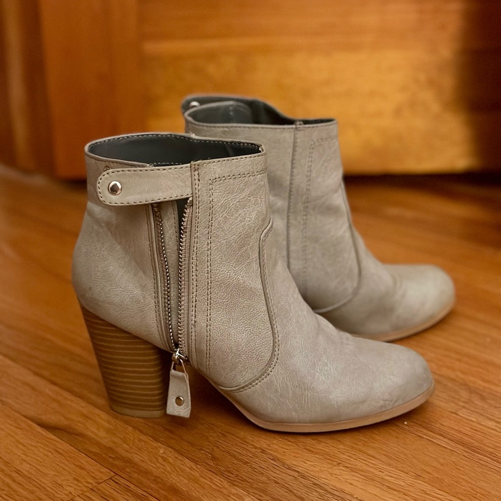 Ash Grey (light grey) heeled booties by Qupid, style SAKE-23, Size 7